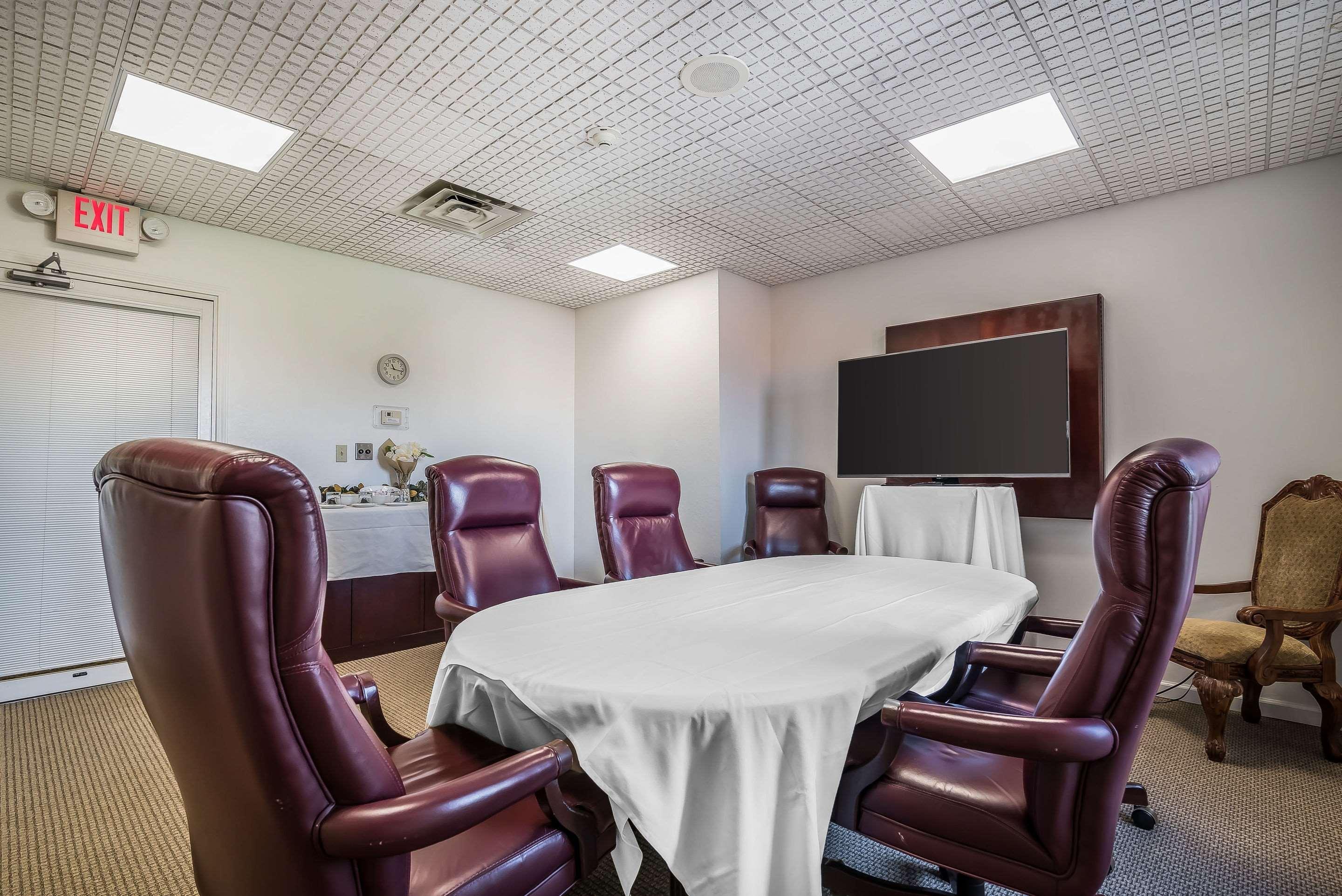 Quality Inn & Suites Albany Airport Latham Buitenkant foto