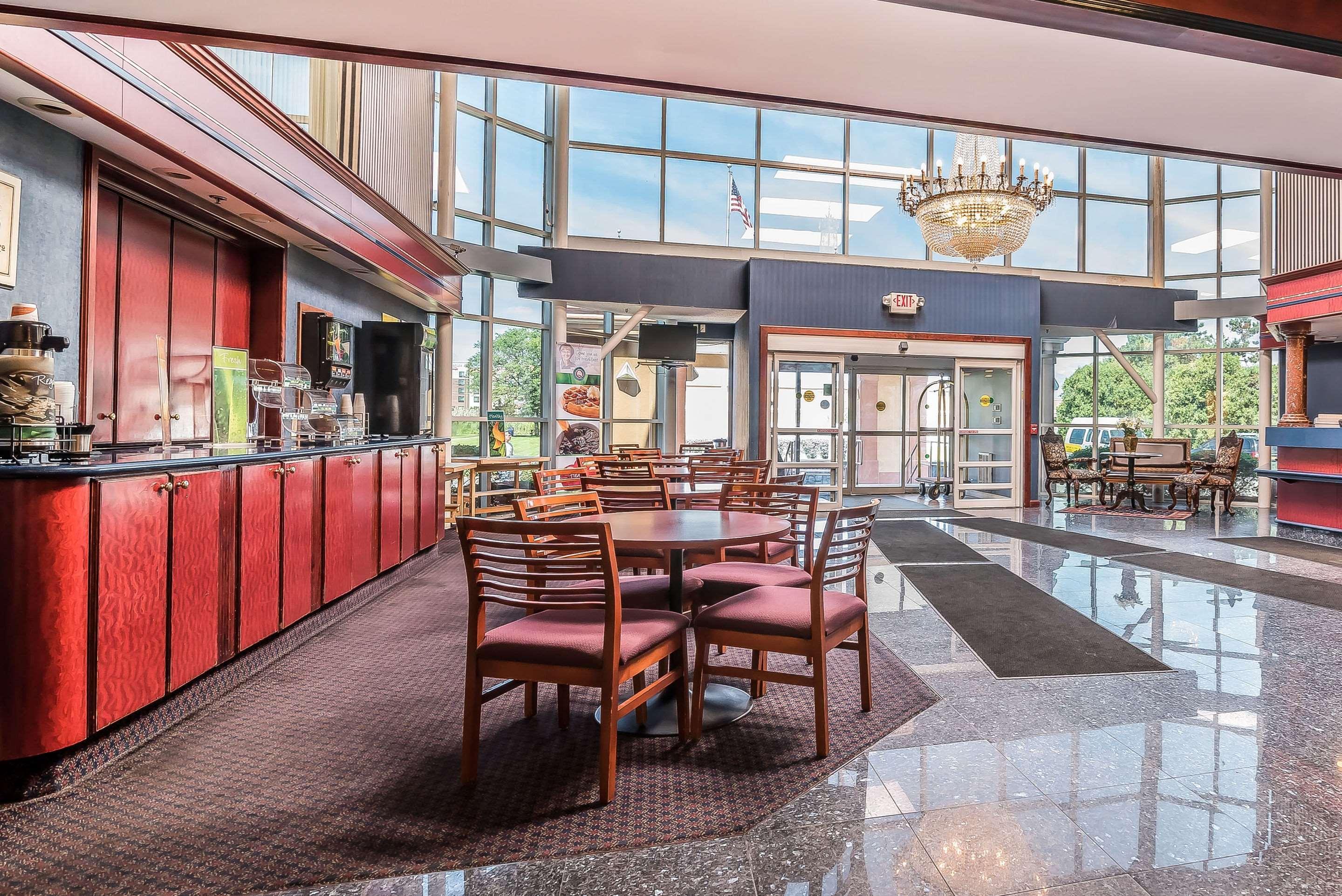 Quality Inn & Suites Albany Airport Latham Buitenkant foto