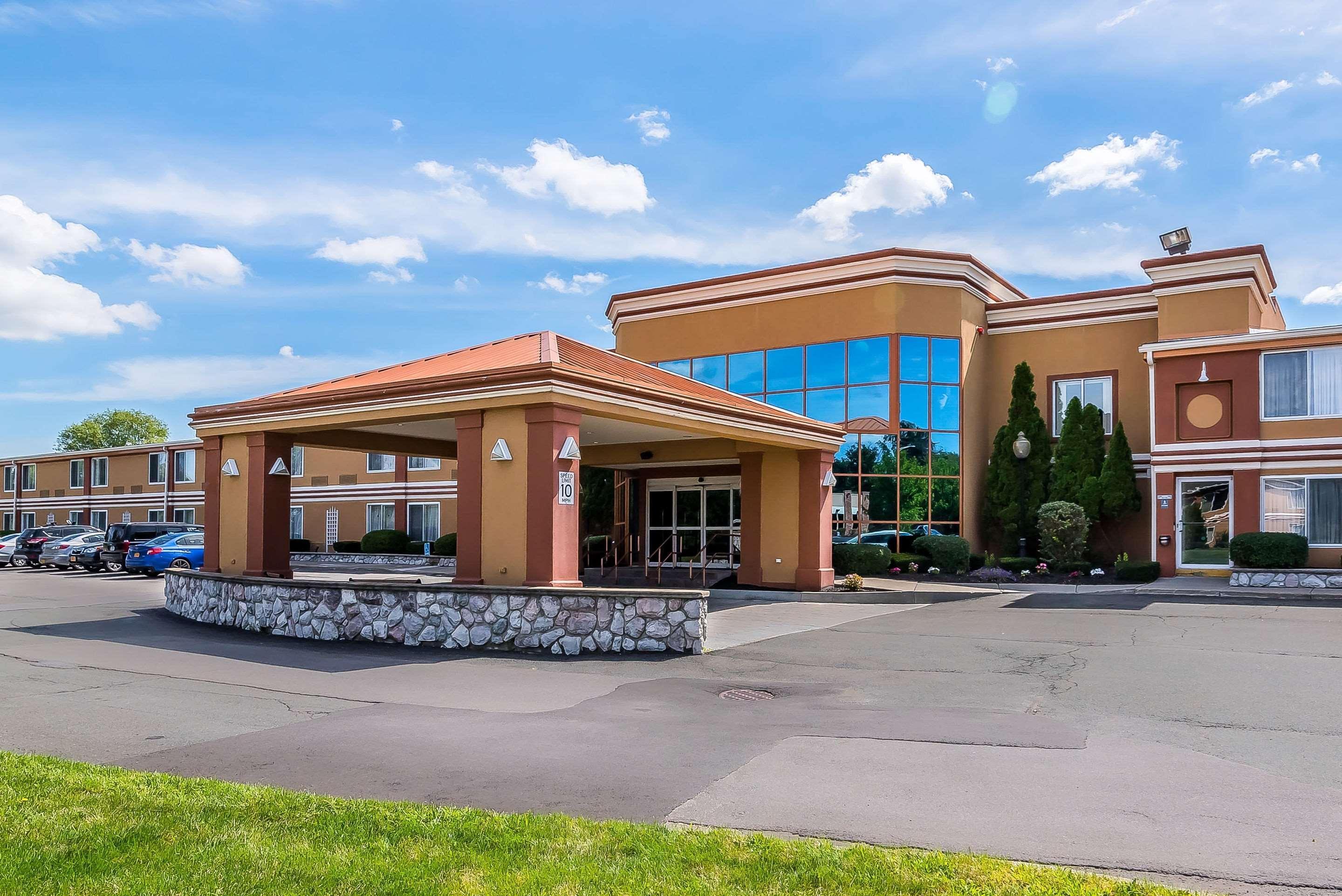 Quality Inn & Suites Albany Airport Latham Buitenkant foto