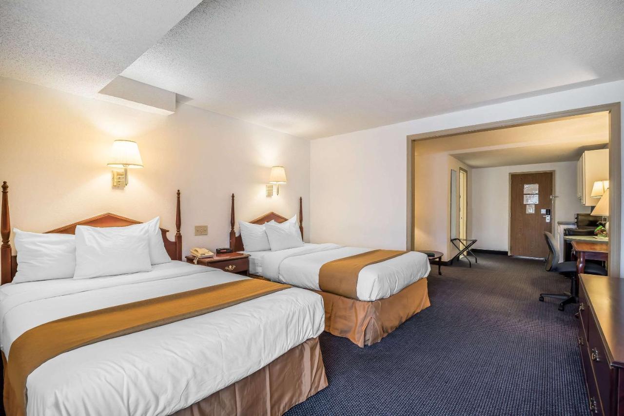 Quality Inn & Suites Albany Airport Latham Buitenkant foto