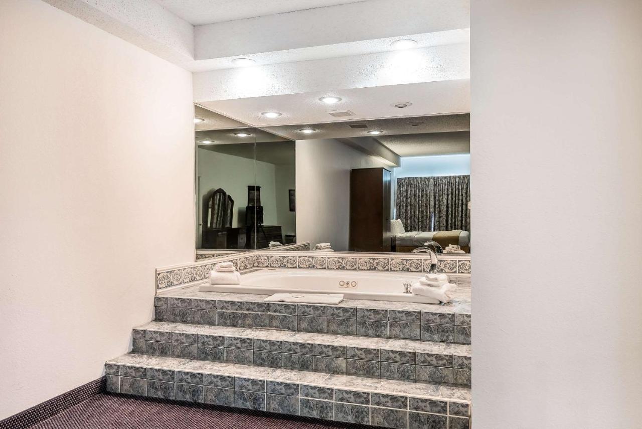 Quality Inn & Suites Albany Airport Latham Buitenkant foto