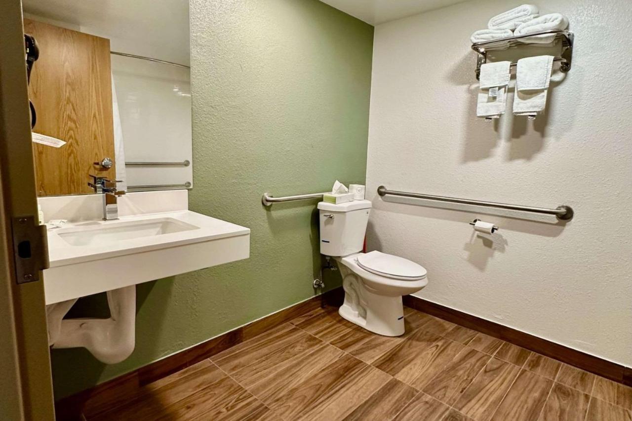 Quality Inn & Suites Albany Airport Latham Buitenkant foto
